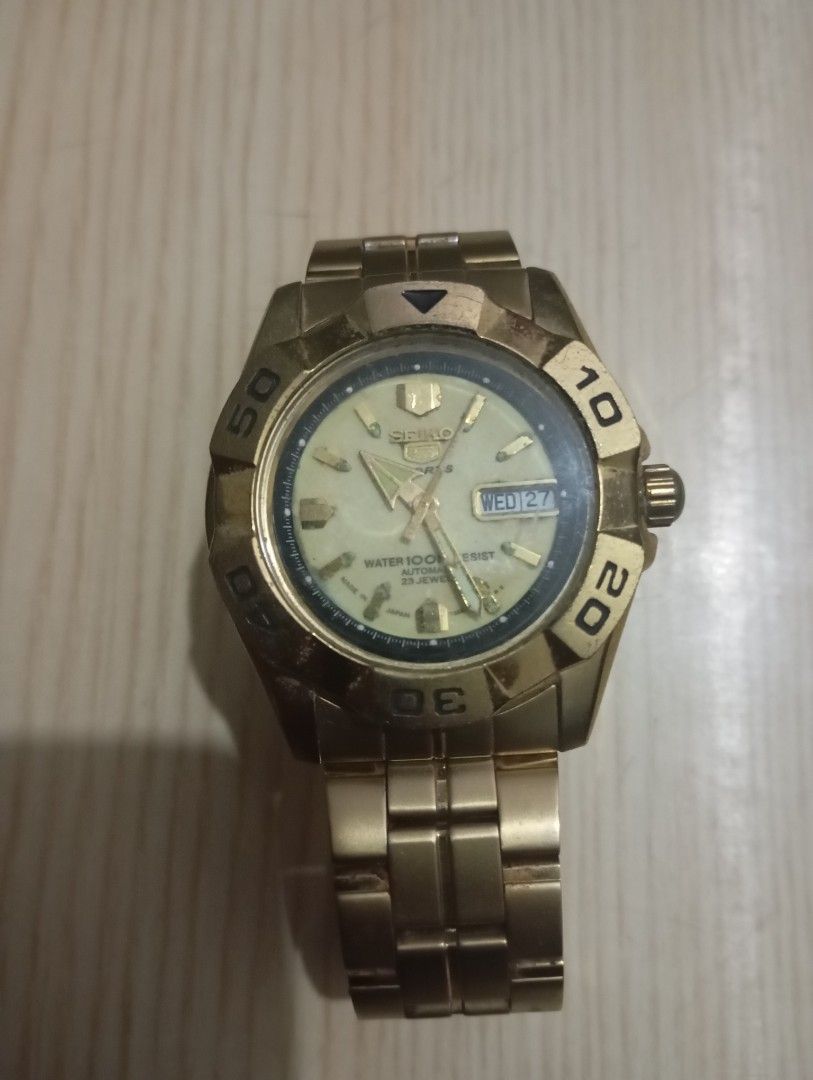 Seiko automatic (Category: Men's Watches) located in Las Pinas. Submitted by quick_deals_great_finds2 (Listing ID 1468591646, Image 2). Description: Original good working condition 40mm Fits wrist size 7 inches.