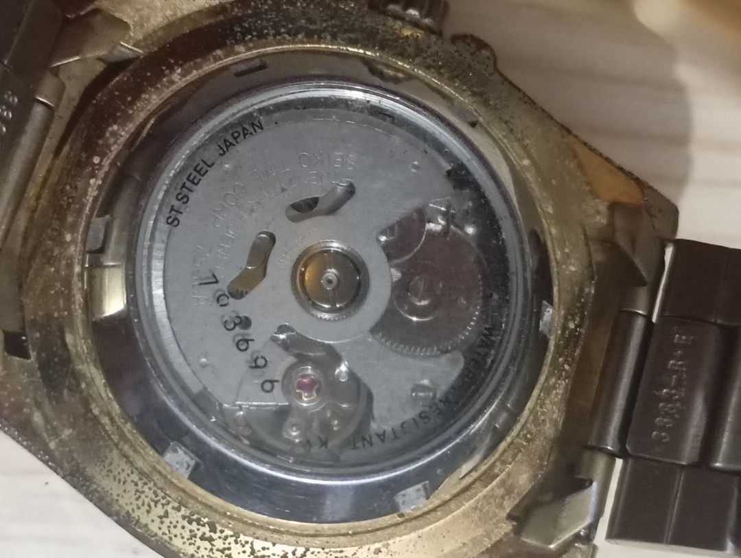 Seiko automatic (Category: Men's Watches) located in Las Pinas. Submitted by quick_deals_great_finds2 (Listing ID 1468591646, Image 3). Description: Original good working condition 40mm Fits wrist size 7 inches.