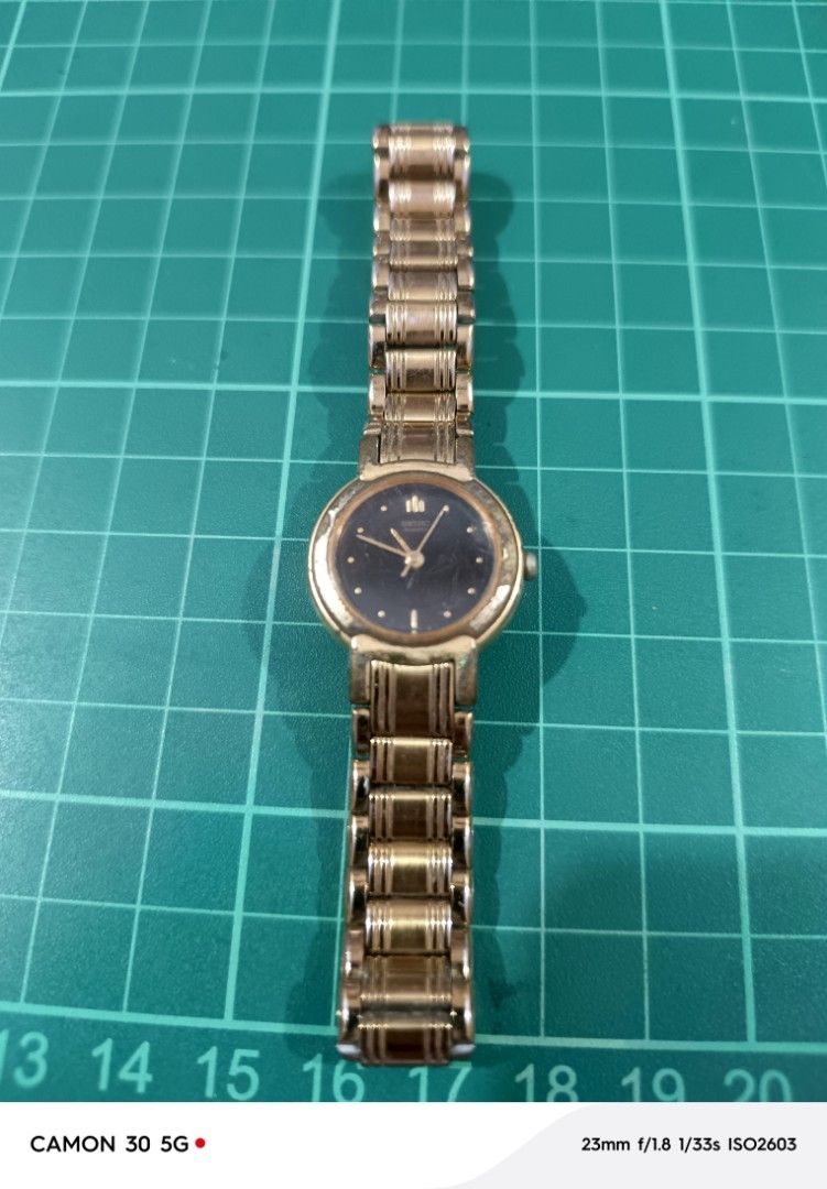 seiko Vintage Watch (Category: Women's Watches) located in Marikina City. Submitted by eminachii (Listing ID 1468582003, Image 1). Description: This is a vintage Seiko women's gold-tone quartz dress watch featuring a round black dial.