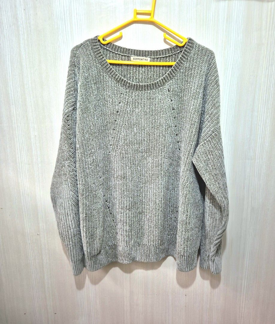 Serpentine Green Knit Sweater Size XL (Category: Longsleeves) located in San Mateo. Submitted by sellbypelle (Listing ID 1468609552, Image 2). Description: Pre loved 🌸 Brand: Serpentine XL up to 2XL Actual Measurements W: 25 (50 bust) L : 26 inch No Issue Location: Rizal 💰 Payment: GCash — pay first 📦 Shipping: + sf via J&T only 🗓️ Batch shipping: Once a week 💡 Actual color may vary slightly due to lighting and screen settings..