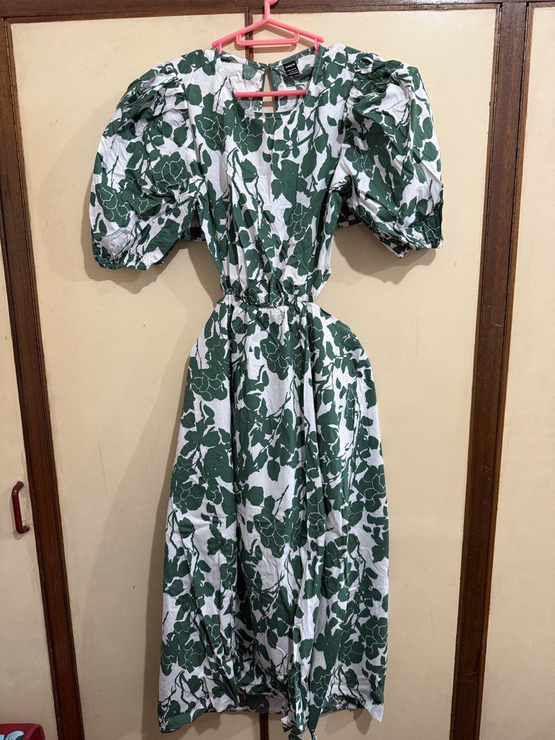 Shein Backless Green Dress Large (Category: Dresses) located in Manila. Submitted by preloved_new_forsale (Listing ID 1468514904, Image 1). Description: .