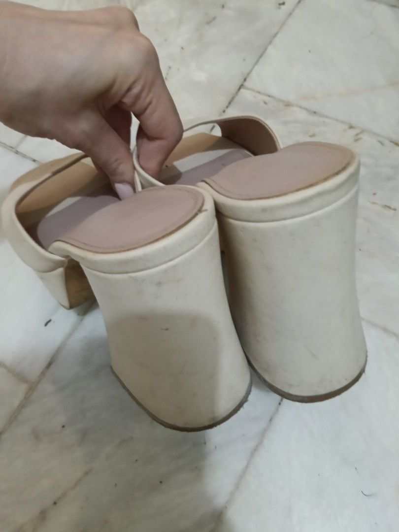 Shein beige platform sandals (Category: Sandals) located in Quezon City. Submitted by andrea11171999 (Listing ID 1468595942, Image 3). Description: .