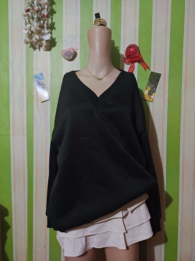 Shein Black V-Neck Oversized Sweater Size L (Category: Longsleeves) located in San Carlos. Submitted by rae.shellection (Listing ID 1468552650, Image 1). Description: - Brand: Shein - Color: Black - Size: L (EU 40/42, US 8/10) - Style: V-neck, drop shoulders, relaxed fit - Material: Thick fabric, perfect for layering and cold weather - Condition: Excellent, clean with no flaws or stains - Origin: Made in China.