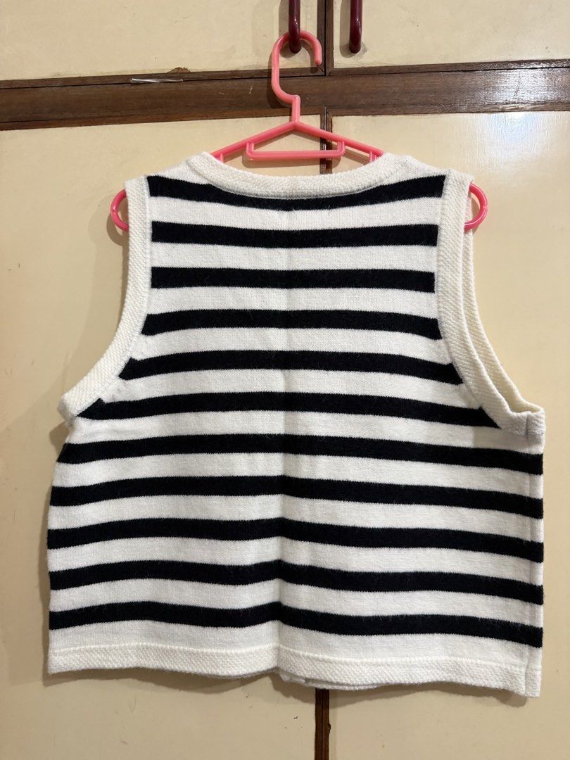 Shein Black White Stripes Medium (Category: Sleeveless) located in Manila. Submitted by preloved_new_forsale (Listing ID 1468517844, Image 2). Description: .