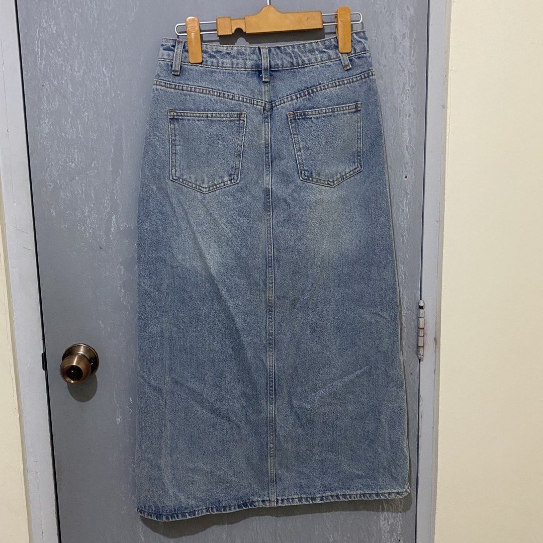 SHEIN Denim Long Skirt (Category: Skirts) located in Quezon City. Submitted by lovelylittlepreloves (Listing ID 1468696713, Image 3). Description: sold out on shein.