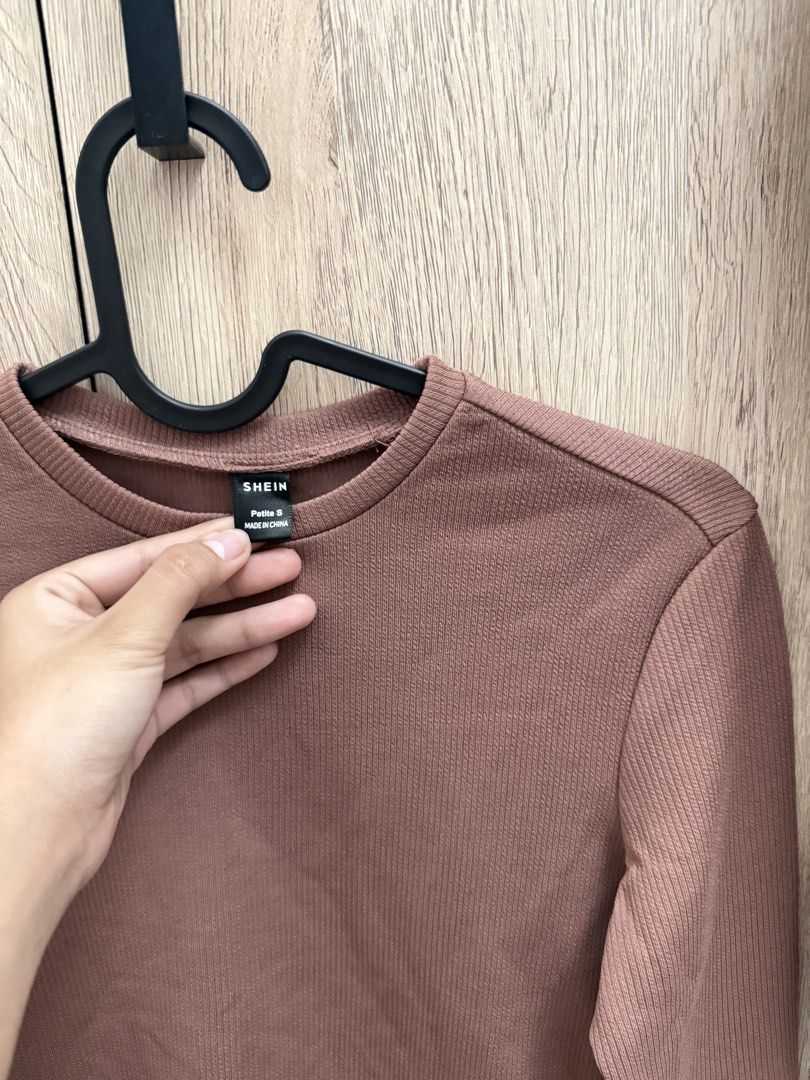 SHEIN MOCHA BROWN LONG SLEEVE TOP (Category: Longsleeves) located in Quezon City. Submitted by dianneechloee (Listing ID 1468600013, Image 3). Description: 🤎 SHEIN MOCHA BROWN LONG SLEEVE TOP ☕🎀 the perfect basic for your clean girl ootds! 🤎 super easy to style with jeans, skirts, or sweatpants for that effortless cute look 🧸🩰 ♡ brand: SHEIN ♡ color: mocha brown 🤎 ♡ size: Petite Small ♡ condition: Never been used ♡ price: ₱60 ୨ৎ shipping vi