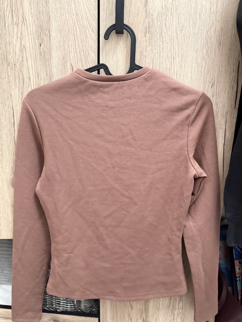 SHEIN MOCHA BROWN LONG SLEEVE TOP (Category: Longsleeves) located in Quezon City. Submitted by dianneechloee (Listing ID 1468600013, Image 2). Description: 🤎 SHEIN MOCHA BROWN LONG SLEEVE TOP ☕🎀 the perfect basic for your clean girl ootds! 🤎 super easy to style with jeans, skirts, or sweatpants for that effortless cute look 🧸🩰 ♡ brand: SHEIN ♡ color: mocha brown 🤎 ♡ size: Petite Small ♡ condition: Never been used ♡ price: ₱60 ୨ৎ shipping vi