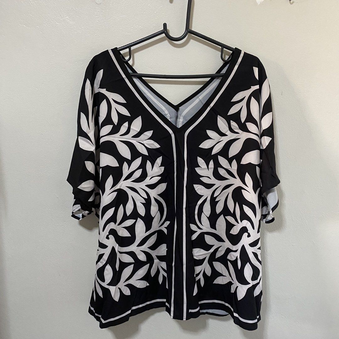 Shein plus size vneck printed top in size 2XL (Category: Blouses) located in Mabalacat. Submitted by thickandthrifty (Listing ID 1468676885, Image 1). Description: 📌 (These dresses/tops were only worn once during my sister’s vacation in the Philippines. Some items have been washed but have never been worn) 📌ordered in SHEIN USA 📌2XL on tag 📌when worn photos uploaded 📌PM for more details.