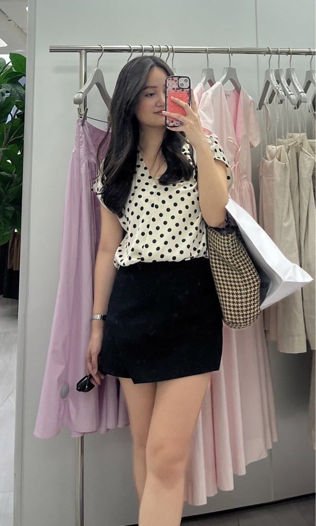 Shein Polka Dot Short Sleeve Blouse (Category: Blouses) located in Manila. Submitted by caseyandreaa2 (Listing ID 1468659549, Image 1). Description: Pick up only Loc: BGC, Taguig, Metro Manila Book your own courier .
