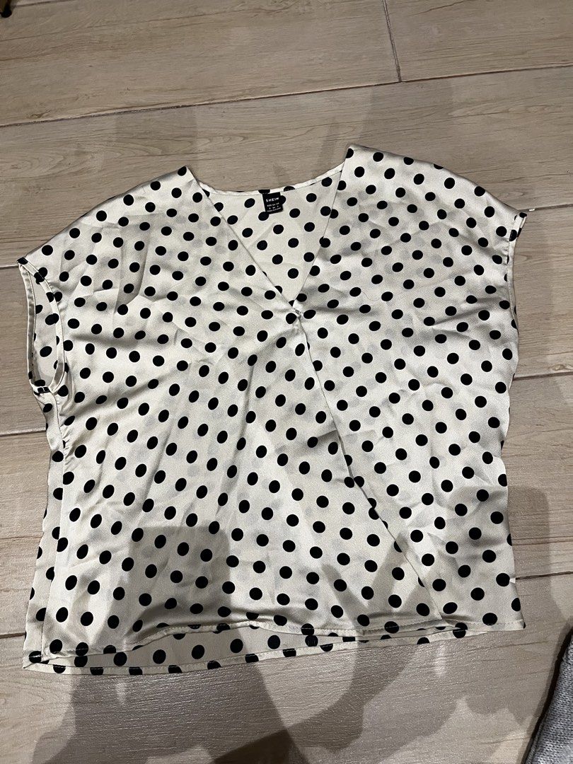 Shein Polka Dot Short Sleeve Blouse (Category: Blouses) located in Manila. Submitted by caseyandreaa2 (Listing ID 1468659549, Image 2). Description: Pick up only Loc: BGC, Taguig, Metro Manila Book your own courier .