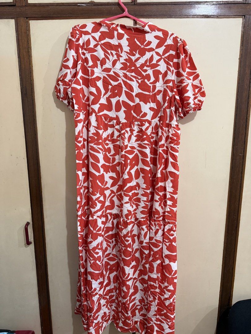 Shein Red Dress Large (Category: Dresses) located in Manila. Submitted by preloved_new_forsale (Listing ID 1468515465, Image 2). Description: .
