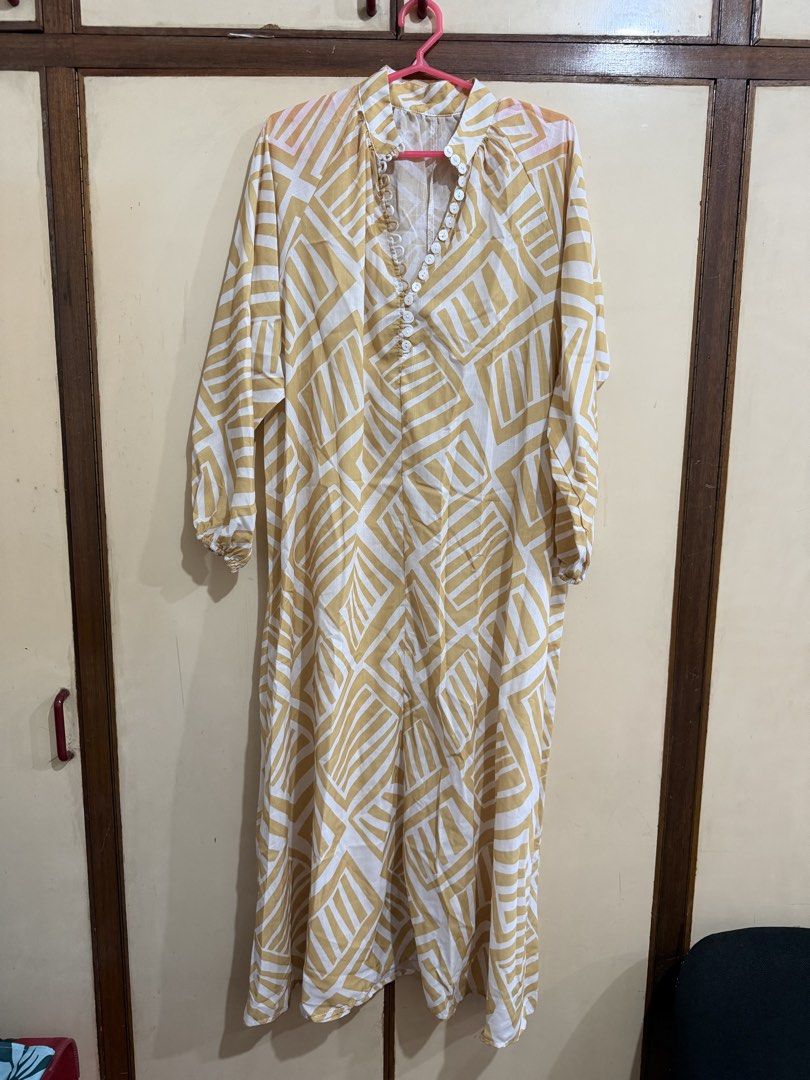 Shein Yellow Dress Large (Category: Dresses) located in Manila. Submitted by preloved_new_forsale (Listing ID 1468515845, Image 1). Description: .
