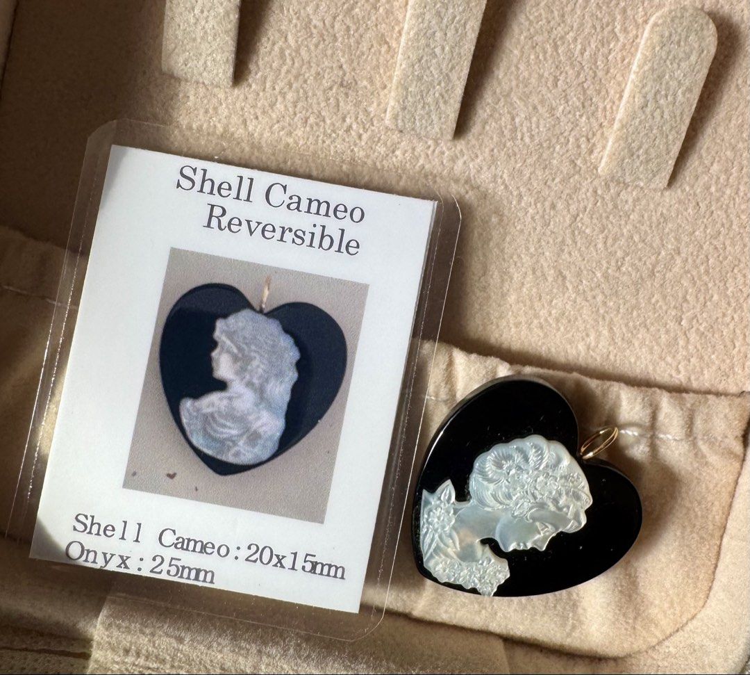 Shell Cameo Reversible Pendant (Category: Body Jewelry) located in Manila. Submitted by easboutique (Listing ID 1468501053, Image 1). Description: 🖤✨ Shell Cameo Reversible Pendant ✨ Shell Cameo: 20 × 15 mm ✨ Onyx: 25 mm ✨ Reversible design A timeless, elegant piece for vintage jewelry lovers. 💎 📩 DM for inquiries and pricing..