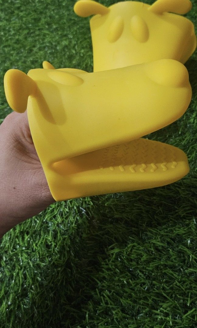 Silicon pot holder (Category: Kettles & Airpots) located in Umingan. Submitted by liezelsona48963 (Listing ID 1468622165, Image 2). Description: silicon potholder mop gcash.