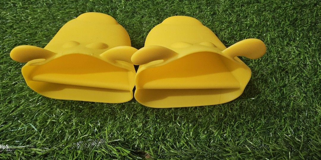 Silicon pot holder (Category: Kettles & Airpots) located in Umingan. Submitted by liezelsona48963 (Listing ID 1468622165, Image 3). Description: silicon potholder mop gcash.