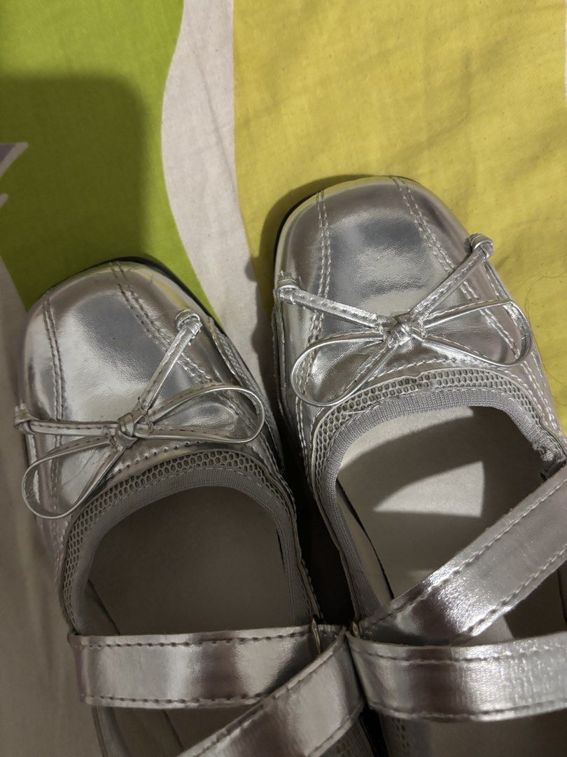 silver mary janes (Category: Flats & Sandals) located in Manila. Submitted by iyahpreloved_ (Listing ID 1468593607, Image 3). Description: size 39-40! 24.5 cm .