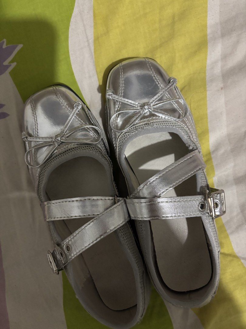 silver mary janes (Category: Flats & Sandals) located in Manila. Submitted by iyahpreloved_ (Listing ID 1468593607, Image 2). Description: size 39-40! 24.5 cm .