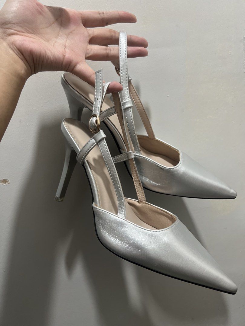 Size 8 Silver pointed toe heels (Category: Heels) located in Manila. Submitted by 34samf (Listing ID 1468597766, Image 1). Description: Size 39, used once Location: Manila📍.