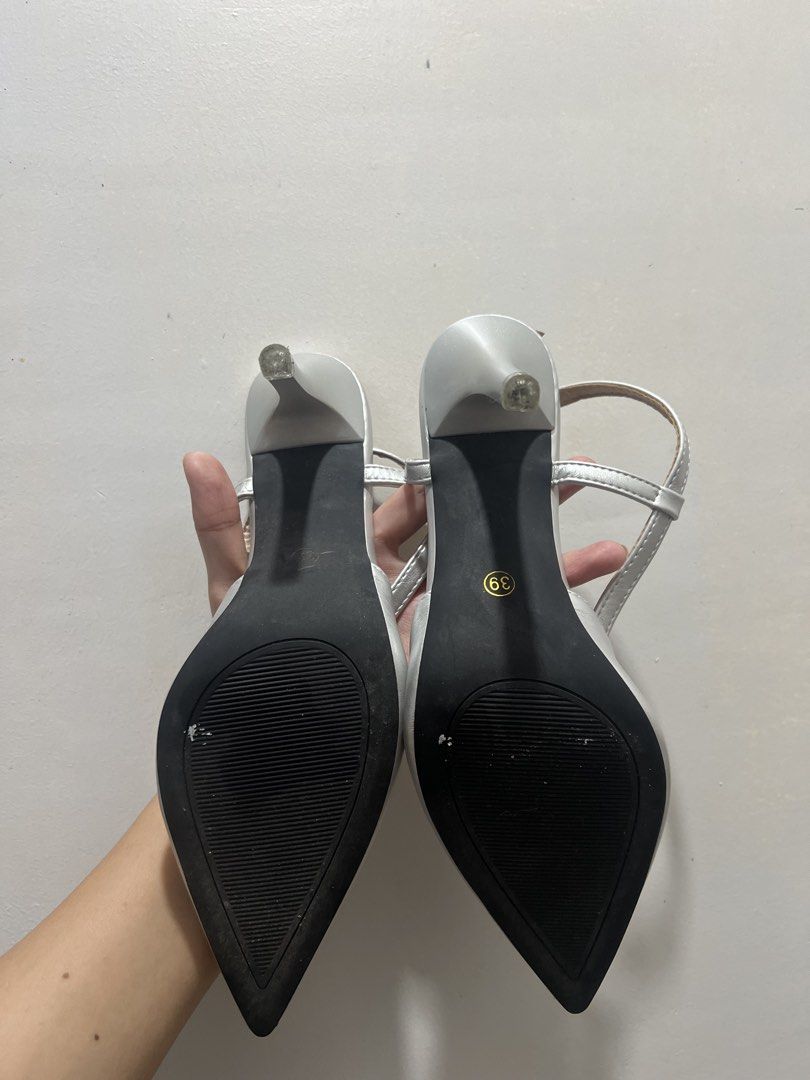 Size 8 Silver pointed toe heels (Category: Heels) located in Manila. Submitted by 34samf (Listing ID 1468597766, Image 2). Description: Size 39, used once Location: Manila📍.