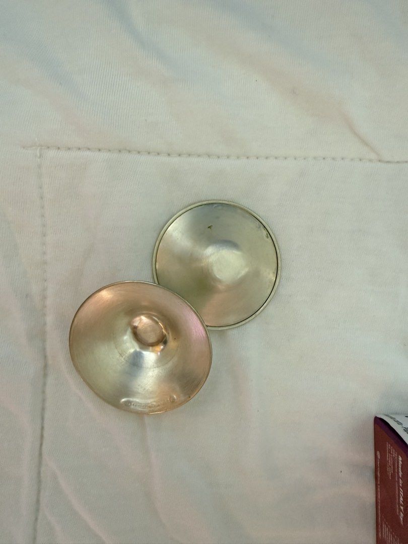 Silverette Silver Nursing Cups with Cleaning Set (Category: Breastfeeding & Bottle Feeding) located in Antipolo. Submitted by mrgvictoria (Listing ID 1468560988, Image 2). Description: - 100% Original Silverette nursing cups for natural breastfeeding support and soreness prevention - Complete bundle includes: silver cups, black storage pouch, instructional booklet, and original box - Bonus: Brand new, unopened Silverette cleaning set with special