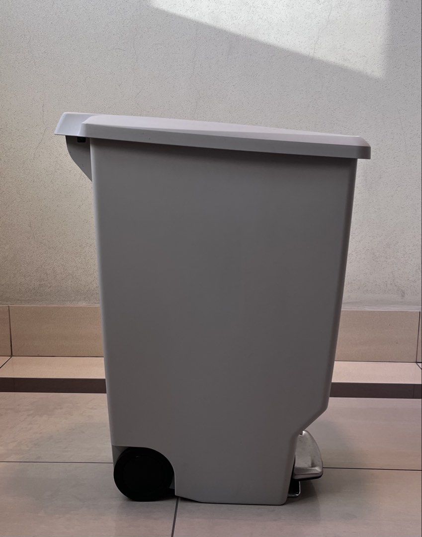 Simplehuman 40L Plastic Step Trash Can (Category: Waste Bins & Bags) located in Pasig City. Submitted by calmmountain888 (Listing ID 1468580051, Image 2). Description: - Brand: Simplehuman - Capacity: 40L - Color: Light grey durable plastic body - Features: Strong steel pedal & silent close lid - Mobility: Built-in rear wheels for easy tilting and rolling - Condition: Clean interior and exterior, ready for use (hardly used) - Size: app. 19.2”L x 