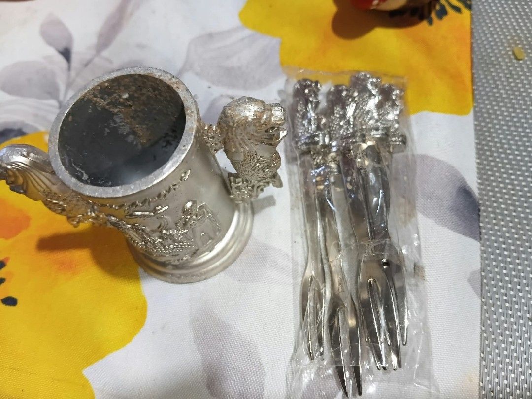 Singapore Merlion toothpick holder and mini fork set (Category: Vintage Collectibles) located in Manila. Submitted by briansun18 (Listing ID 1468529757, Image 3). Description: - Authentic metal souvenir set from Singapore - Includes a small trophy-shaped holder with iconic Merlion handles and skyline engraving - Comes with a matching set of small two-pronged fruit forks with detailed Merlion handles - Forks are still sealed in their original plas
