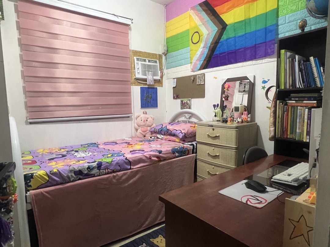 Single Metal Bed Frame and Mattress (Category: Bed Frames & Mattresses) located in Cainta. Submitted by jappre3618 (Listing ID 1468511567, Image 2). Description: Steel Bed Frame with mattress and pillows. Part of the Bedroom Package but can get separately. RFS: Room makeover.