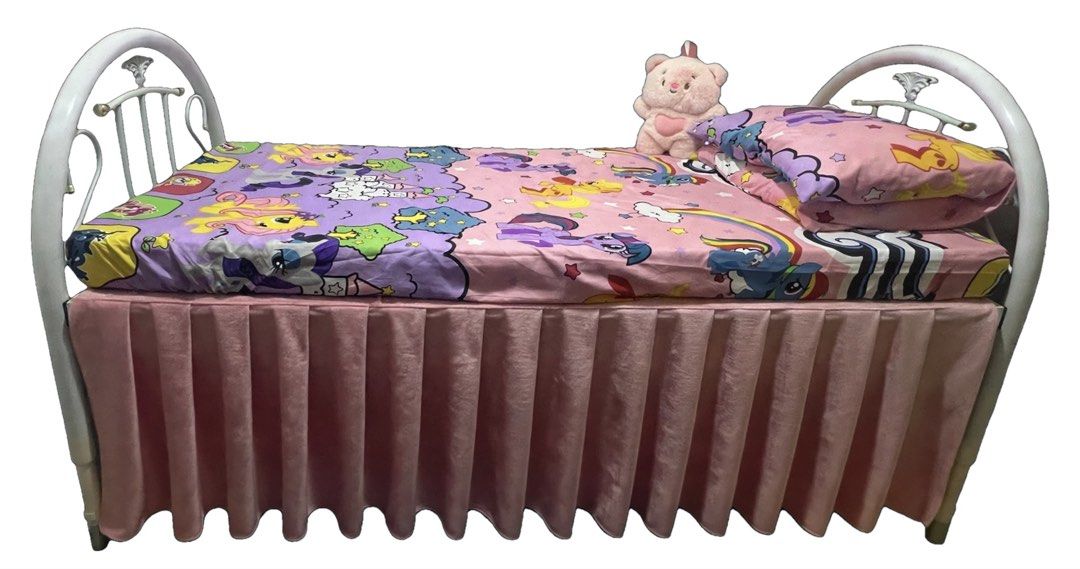 Single Metal Bed Frame and Mattress (Category: Bed Frames & Mattresses) located in Cainta. Submitted by jappre3618 (Listing ID 1468511567, Image 3). Description: Steel Bed Frame with mattress and pillows. Part of the Bedroom Package but can get separately. RFS: Room makeover.