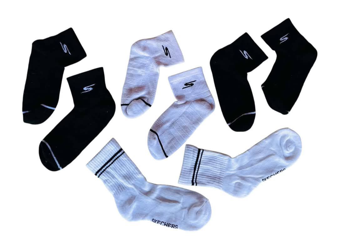 SKECHERS Ankle and Crew Socks Bundle Black and White (Category: Socks) located in Santiago. Submitted by reyibanez253969 (Listing ID 1468628738, Image 1). Description: - Brand: Skechers - Colors: Black and white (mixed solid colors and striped tops) - Lengths: Ankle and crew lengths - Material: Soft cotton for all-day comfort - Usage: Ideal for sports, casual outings, and everyday wear - Condition: Clean, fresh, and ready to wear.