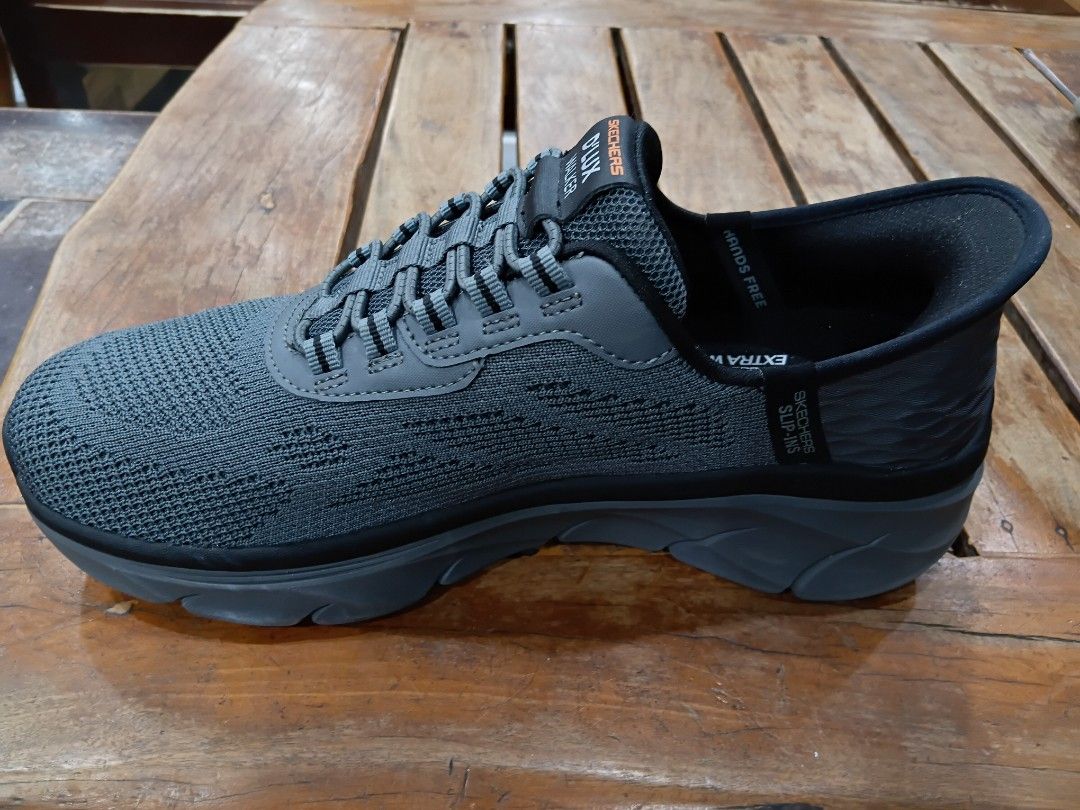 Skechers (Category: Sneakers) located in Subic. Submitted by AnythingBrandedby_May (Listing ID 1468603759, Image 3). Description: Skechers.