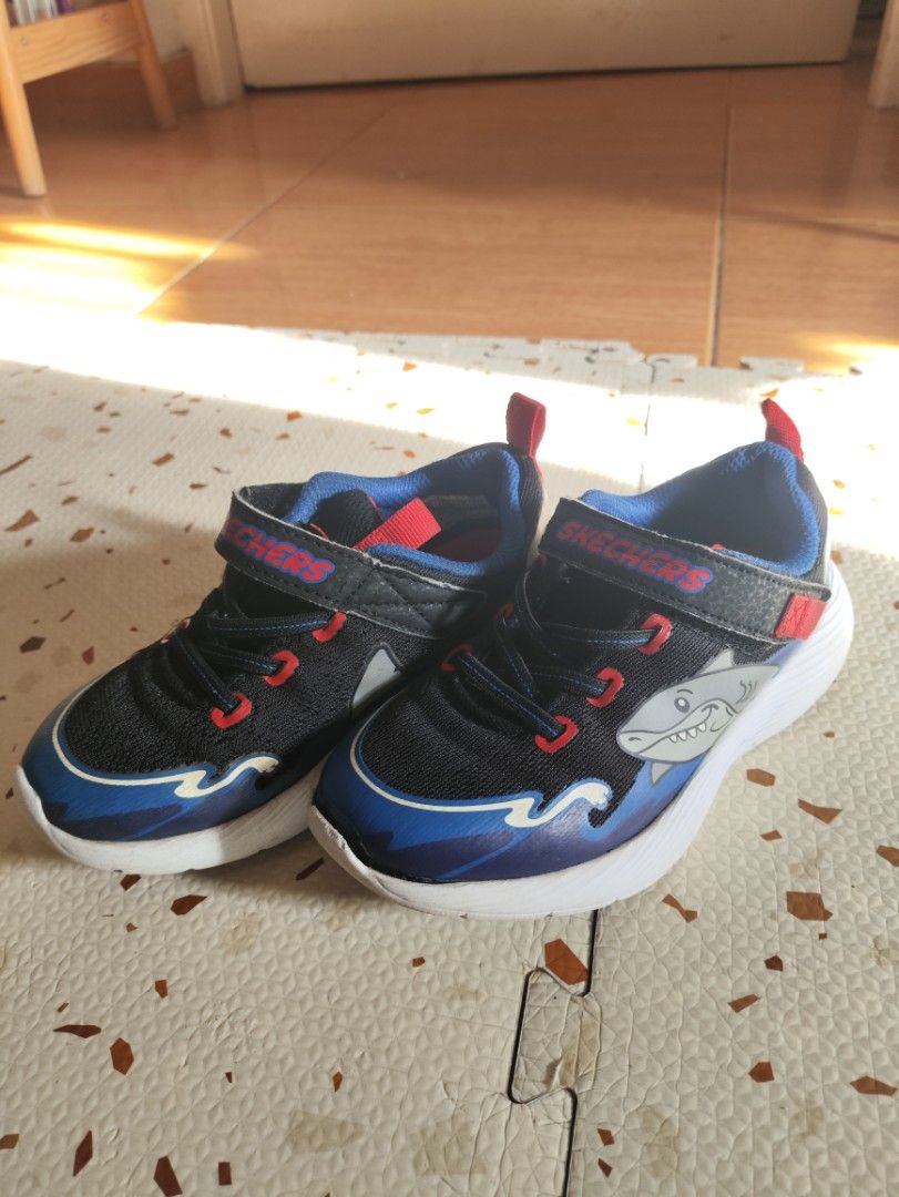 Skechers Rubber Shoes (Category: Babies & Kids Fashion) located in Taguig. Submitted by cleanupmomma (Listing ID 1468507647, Image 1). Description: Please take time to read ❤️ Original UK 11 size 27/17-18CM Lightweight no box na flaws: pls see last photo pwede pa lagyan ng super glue Outgrown 📍washed and stored wyiwyg.