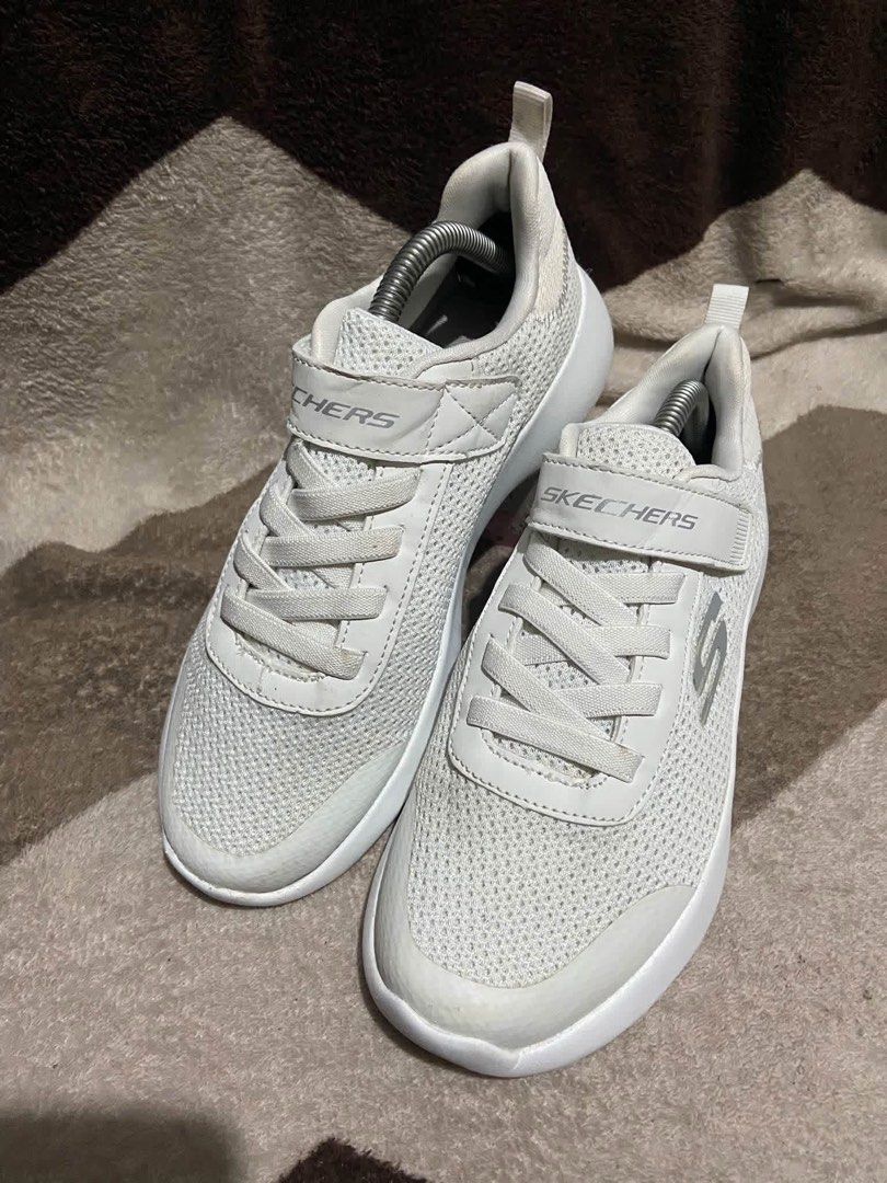 Skechers White Shoes (Category: Sneakers) located in Bulacan. Submitted by blaire_31 (Listing ID 1468554022, Image 1). Description: Used twice only 23 cm.