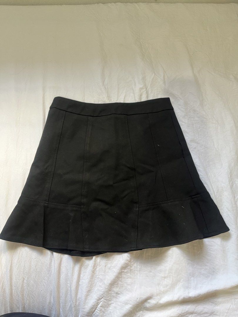 Skirt & Short bundle (Category: Skirts) located in Manila. Submitted by caseyandreaa2 (Listing ID 1468672992, Image 2). Description: Sold as bundle Size: 24-26 Length: 14-15" Pick up only Loc: BGC, Taguig, Metro Manila Book your own courier .