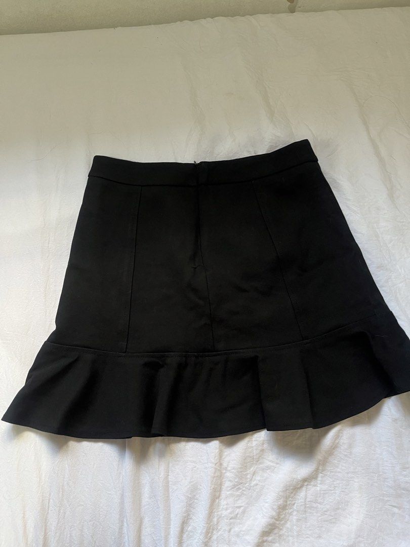 Skirt & Short bundle (Category: Skirts) located in Manila. Submitted by caseyandreaa2 (Listing ID 1468672992, Image 3). Description: Sold as bundle Size: 24-26 Length: 14-15" Pick up only Loc: BGC, Taguig, Metro Manila Book your own courier .