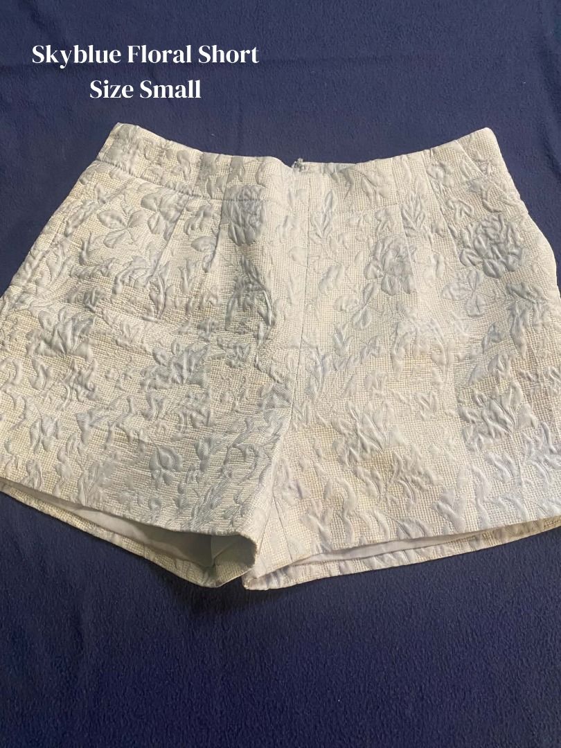 Skyblue Floral Short Size Small (Category: Shorts) located in Santa Cruz, Pampanga. Submitted by jncthriftshop (Listing ID 1468633286, Image 1). Description: Please note that this item is pre-loved and not brand new. It may have minor signs of use, such as small stains, loose threads, slight fading, or other minor imperfections. Please manage your expectations and check all photos carefully before purchasing. -Condition: Pre-loved / Secondhand -M