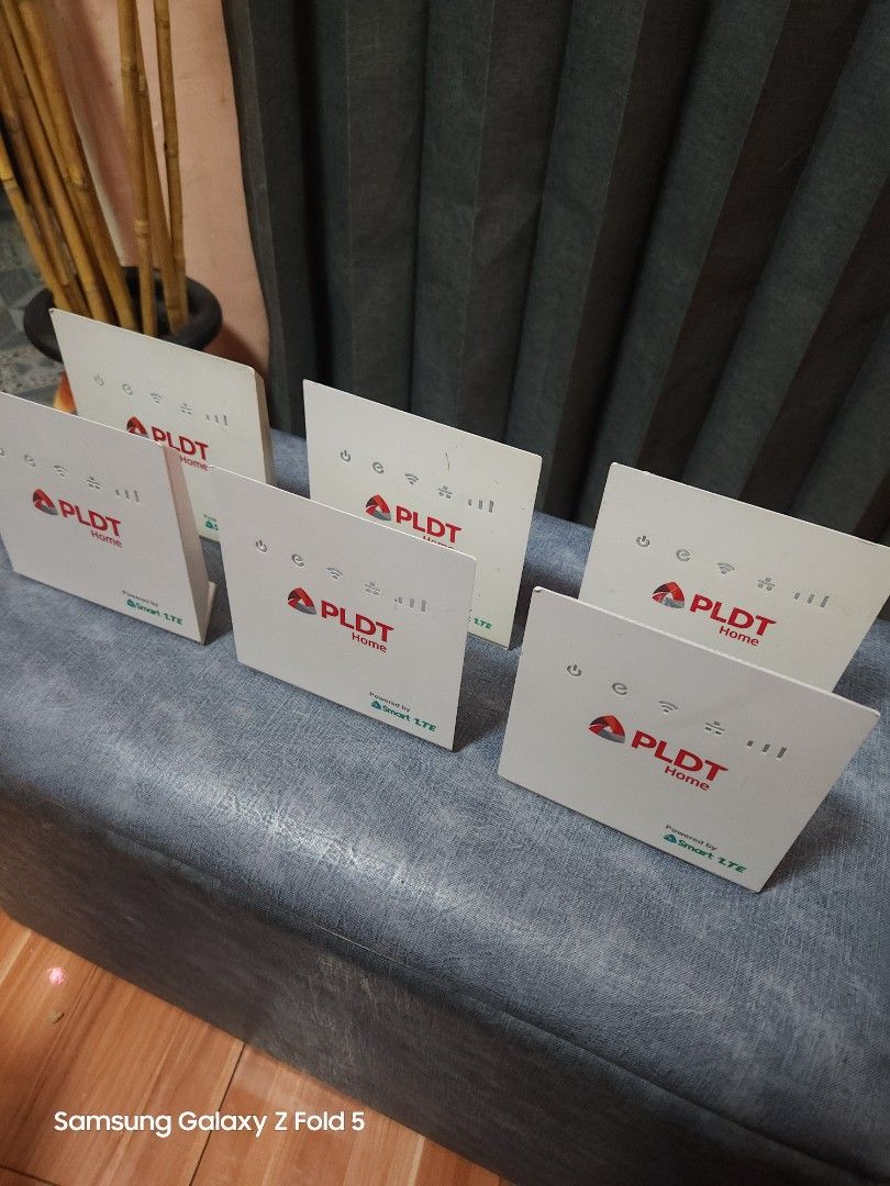Smart Prepaid Wifi Modem (Category: Networking) located in Manila. Submitted by chrizbrown (Listing ID 1468685878, Image 3). Description: Smart Prepaid Wifi Modem ● 100% No Issue ● No Simcard, bili nalang kayo ng Smart Fam Sim or Regular Sim ● Plug and Play, No Need Configuration ● with Power Adapter ● 500 pesos each 30 pcs available for Bulk Order Lalamove nyo nalang kung malayo kayo, willing to VideoCall para mapakita sa inyo bago nyo i-book. o