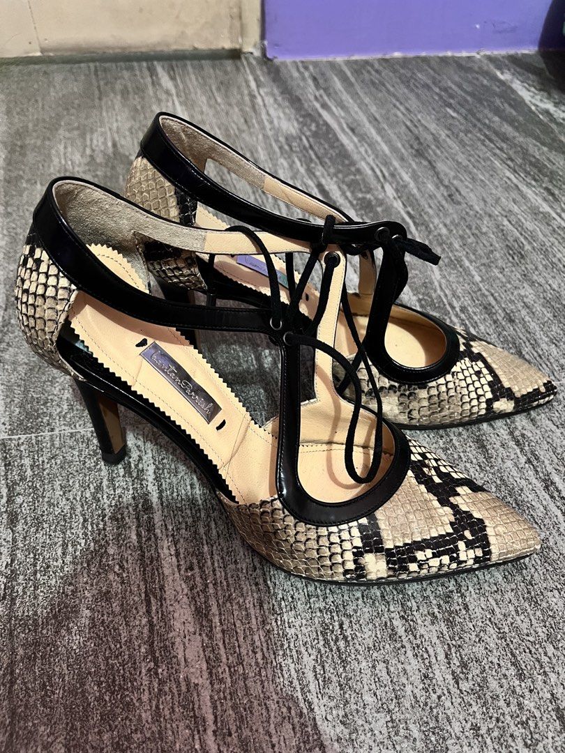 Snake skin heels (Category: Heels) located in Manila. Submitted by heygianni (Listing ID 1468526104, Image 1). Description: .