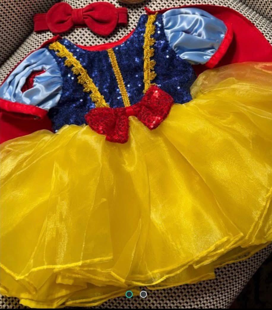 Snow White Costume (Category: Babies & Kids Fashion) located in Manila. Submitted by deemps1988 (Listing ID 1468680098, Image 2). Description: Hayley&Co Snow white costume for sale. Used only for photoshoot then kept for a long time but its still looks new. It comes with cape and red headband. Size 1 .