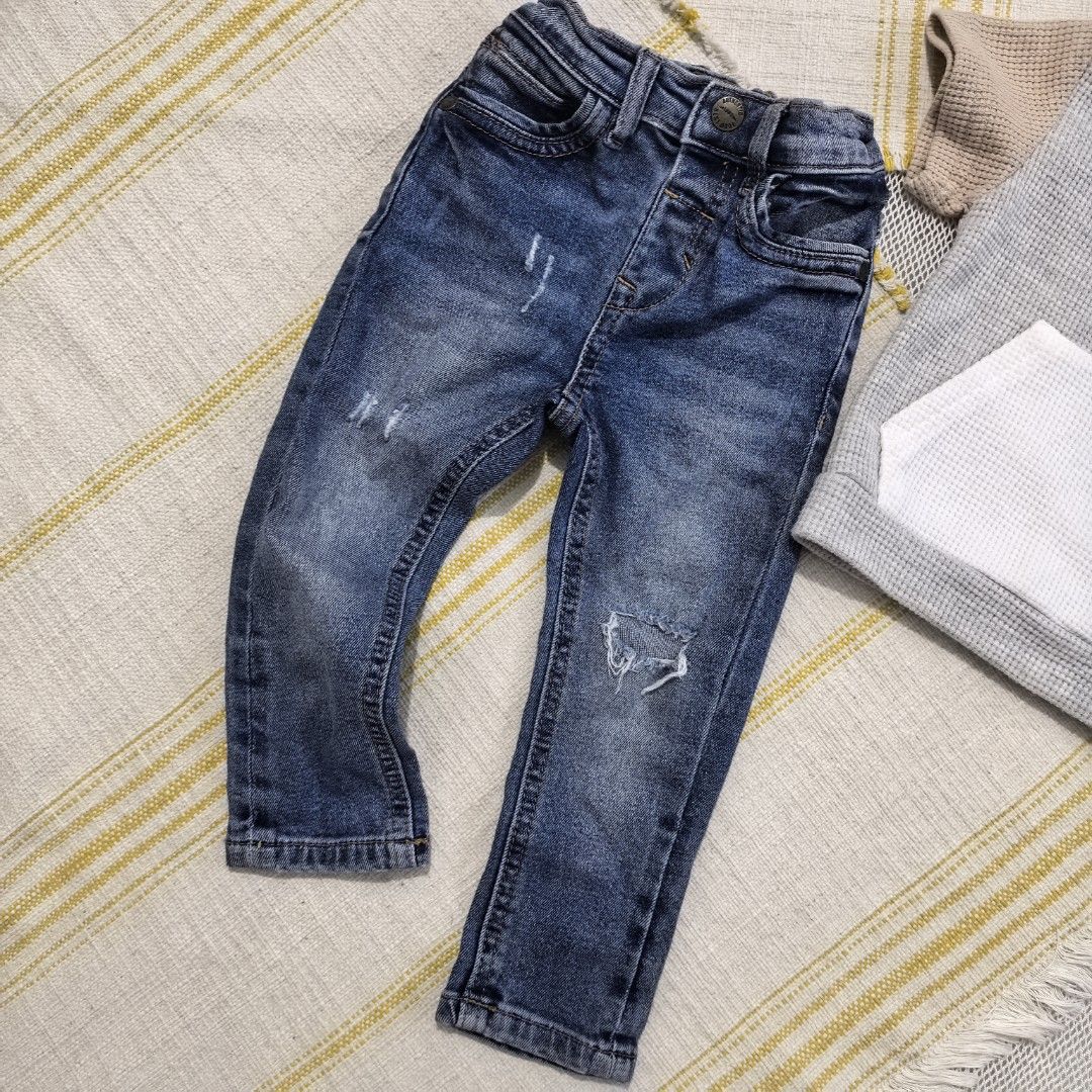 SOLD AS SET (9-12mos) (Category: Babies & Kids Fashion) located in Cebu City. Submitted by stealmycloset_ (Listing ID 1468663088, Image 2). Description: .