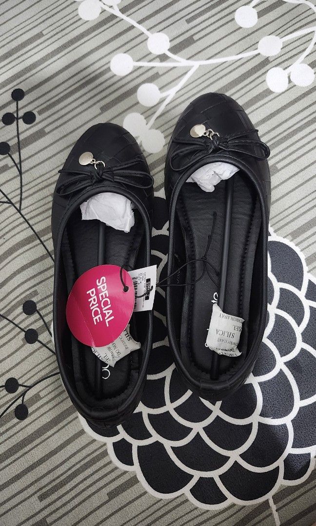 Solemate Ballet Flats (Category: Flats & Sandals) located in Manila. Submitted by keithkatz (Listing ID 1468583845, Image 1). Description: I bought the wrong size, will be selling half the price. Original price Php699.