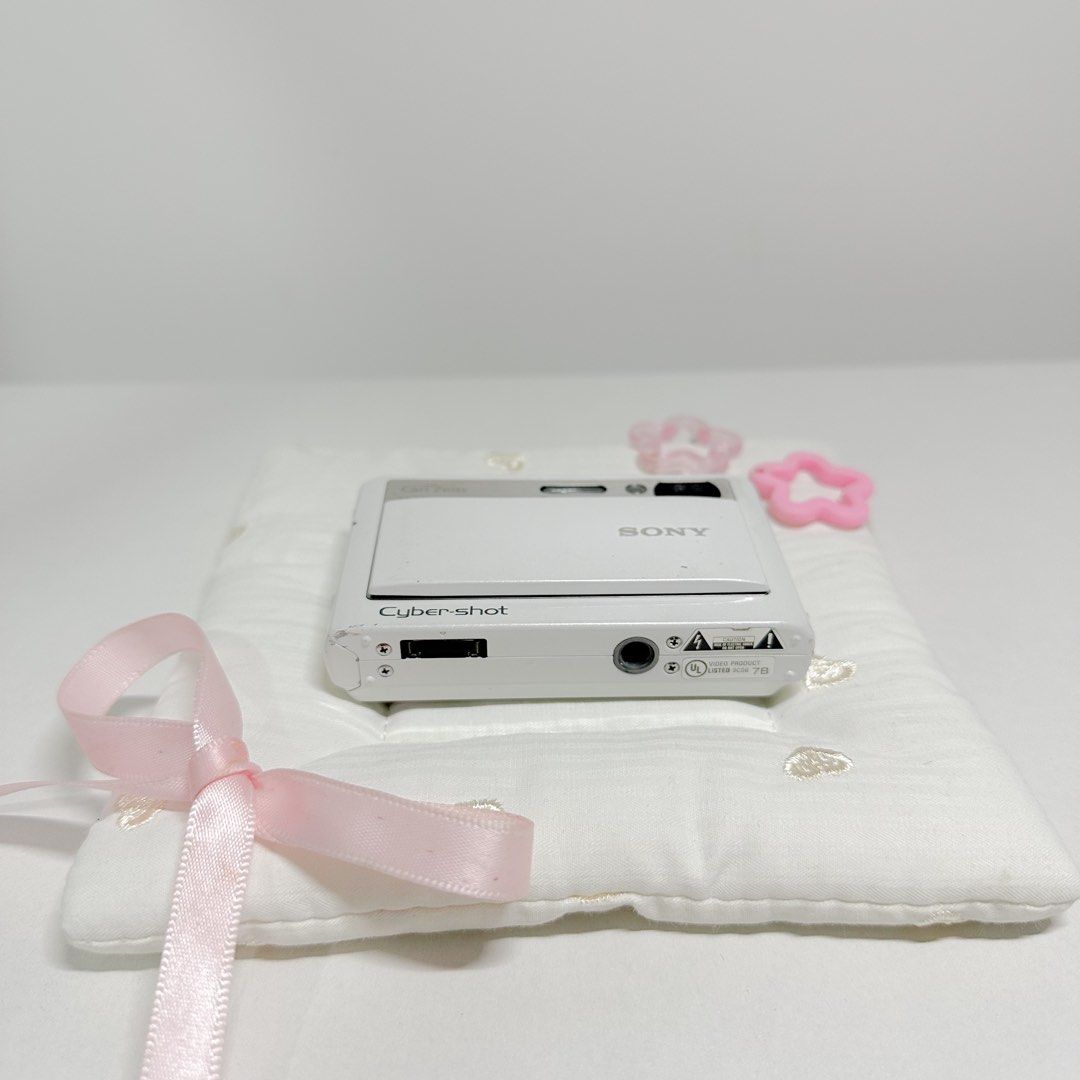 Sony Cyber-shot dsc t20 digicam Digital Camera White (Category: Cameras) located in Magalang. Submitted by nitch.digicams (Listing ID 1468590844, Image 2). Description: SONY CYBERSHOT DSC T20 NO FUNCTIONAL ISSUES❕ 8.1 megapixels SUPER HAD CCD sensor 3x optical zoom Body cosmetics: 8.5/10 fully functional✨ 𝙞𝙣𝙘𝙡𝙪𝙨𝙞𝙤𝙣𝙨 : unit, battery, memory card, charger and handstrap NOTE: - has minimal scratches & dents shipping nationwide LOC: pampang