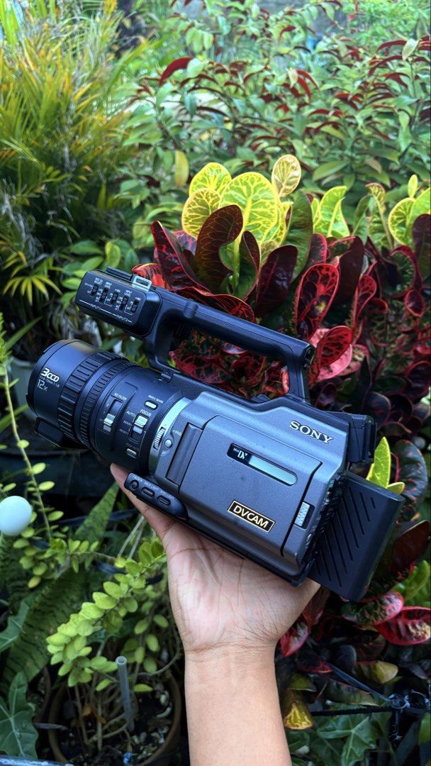 sony pd170 (Category: Video Cameras) located in Caloocan City. Submitted by vonqii (Listing ID 1468650517, Image 2). Description: - Model: Sony DVCAM Professional Camcorder - Color: Professional Grey Finish - Optics: 3CCD optical system with 12x zoom lens - Audio: Dual XLR audio inputs on top handle block - Media: Standard Mini DV tape deck mechanism - Controls: Manual focus ring, ND filter switches, and iris control wheel on lens barrel selling 