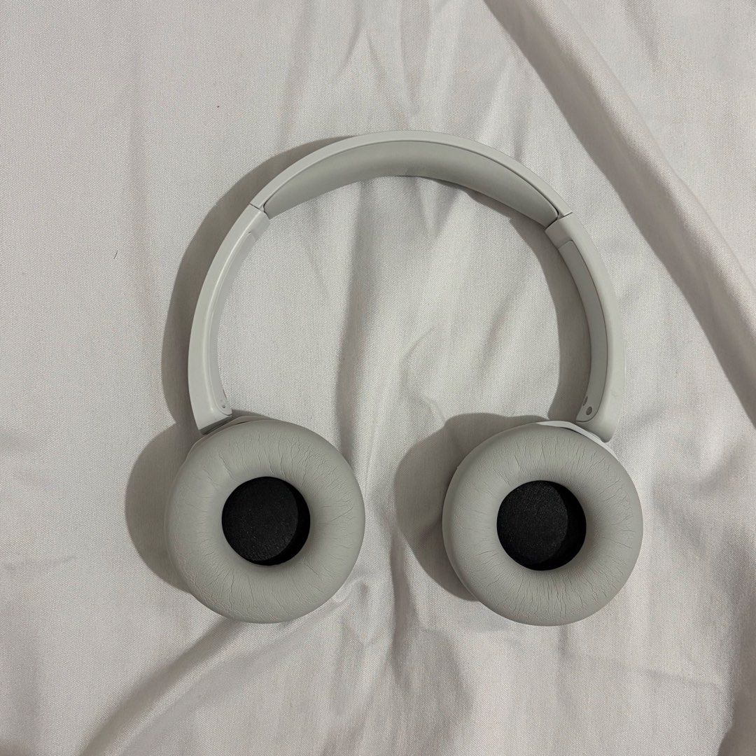 Sony WH-CH520 Wireless Headphones (White) (Category: Headphones & Headsets) located in Quezon City. Submitted by teragramzednetlig (Listing ID 1468666845, Image 2). Description: Bought in September. No issues, I’m only selling the item because I’m upgrading to wireless earbuds. No box. WYSIWYG. MOP: BDO Bank Transfer MOD: Shipping will be handled by the buyer; I prefer SDD. For any questions regarding the item or shipping, send me a message. .
