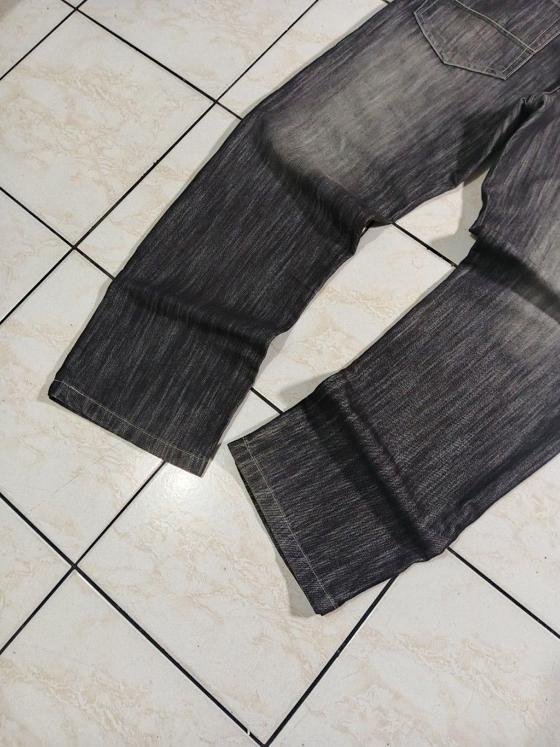 SOUTHPOLE BROWN TABS (Category: Jeans) located in Taguig. Submitted by wst.fnds (Listing ID 1468689392, Image 3). Description: SOUTHPOLE BROWN TAB GOOD CONDITION BLACK GREY WASH BAGGY / LOOSE SP PATCH BROKEN ZIPPER(CAN BE FIXED) FAV PCS W:34 / L:43 / T:14 / LO:9 💸: 2499 Negotiable Keywords: Southpole, Fubu, Karl kani, Rocawear, Evisu, Rmc, Ed Hardy, Sean John, Ecko Unltd, Coogi, Girbaud, Avirex, Ralph Lauren.