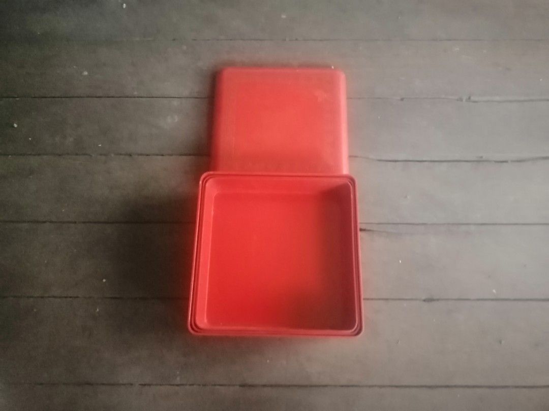 Space Saver Storage Box (Category: Storage Boxes & Baskets) located in Manila. Submitted by ceroma (Listing ID 1466187188, Image 2). Description: One box with smaller boxes i nside for serving foods during outings, space saver, lightweight..