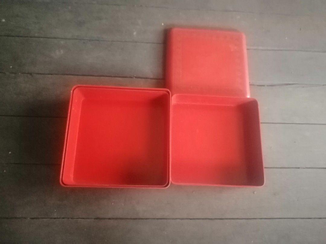 Space Saver Storage Box (Category: Storage Boxes & Baskets) located in Manila. Submitted by ceroma (Listing ID 1466187188, Image 3). Description: One box with smaller boxes i nside for serving foods during outings, space saver, lightweight..