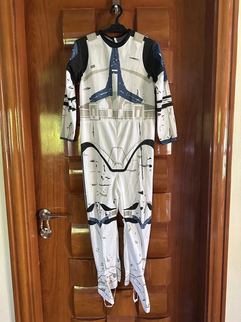 Star Wars Clone Trooper Costume Medium (Category: Babies & Kids Fashion) located in Muntinlupa City. Submitted by belica (Listing ID 1468534437, Image 1). Description: - Official Star Wars merchandise - Size: Medium - Design: One-piece jumpsuit with printed armor details on front and back - Features: Long sleeves and legs, easy to put on and take off - Perfect for: Halloween, costume parties, and dress-up events - Origin: Made in China.