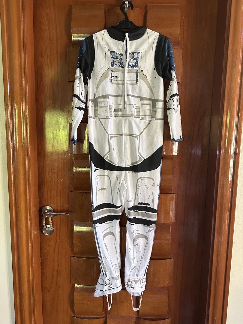 Star Wars Clone Trooper Costume Medium (Category: Babies & Kids Fashion) located in Muntinlupa City. Submitted by belica (Listing ID 1468534437, Image 2). Description: - Official Star Wars merchandise - Size: Medium - Design: One-piece jumpsuit with printed armor details on front and back - Features: Long sleeves and legs, easy to put on and take off - Perfect for: Halloween, costume parties, and dress-up events - Origin: Made in China.