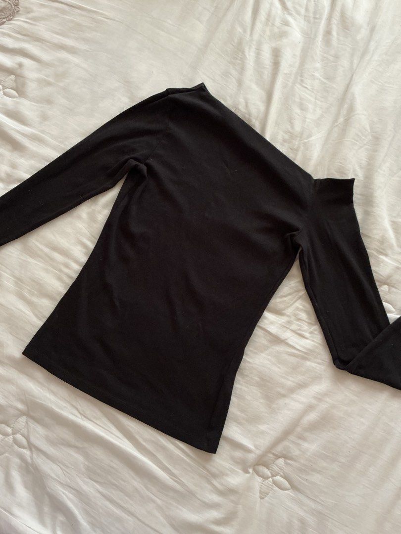 Stradivarius asymmetrical off-shoulder long sleeve top (Category: Longsleeves) located in Ozamiz City. Submitted by el.dmn (Listing ID 1468579502, Image 1). Description: only used once. i dont like how it fits me now. Size medium. can be delivered via lbc/j&t only or pickup/meetup in ozamiz area.