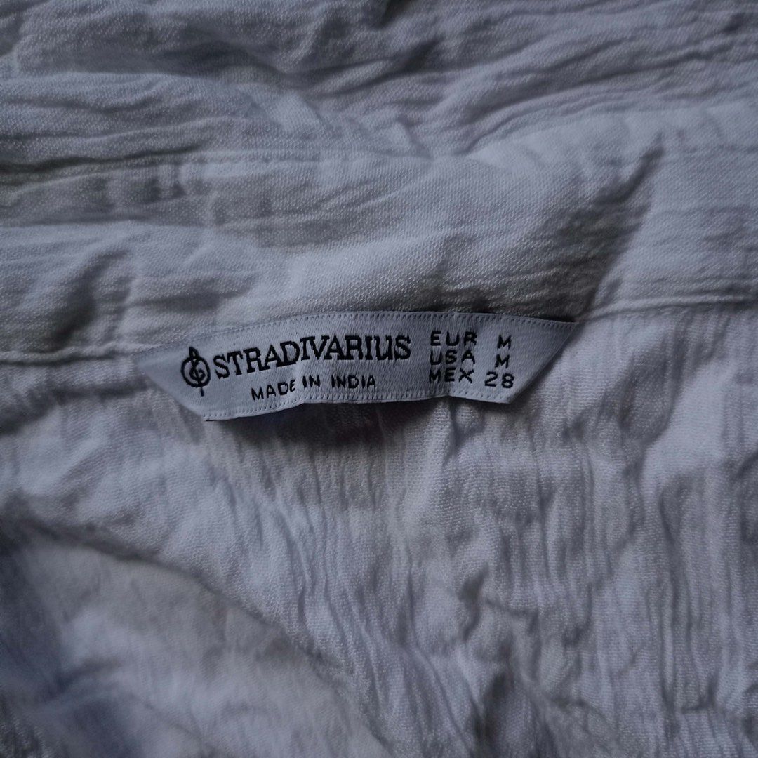 Stradivarius white top (Category: Others Tops) located in Barugo. Submitted by green.trendsetter (Listing ID 1468611936, Image 2). Description: AUSSIE PRELOVED FINDS Australian brand tops. Shop your next wardrobe favourite at a preloved price! 📌 SHOP REMINDERS — PLEASE READ BEFORE CLAIMING ❌ NO CANCELLATION once your order is confirmed. ❌ NO FUSSY BUYERS — please read the details and check all photos before claiming. ❌ NO RETURN / NO EXCHANGE. ❌